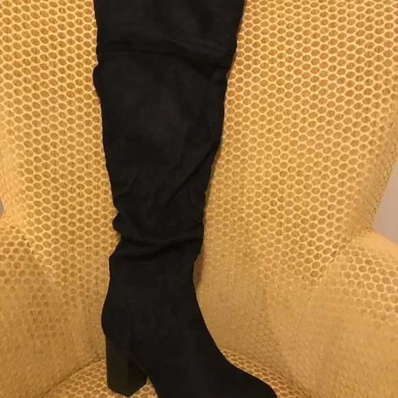 Over the knee boots - Picture 6 of 7